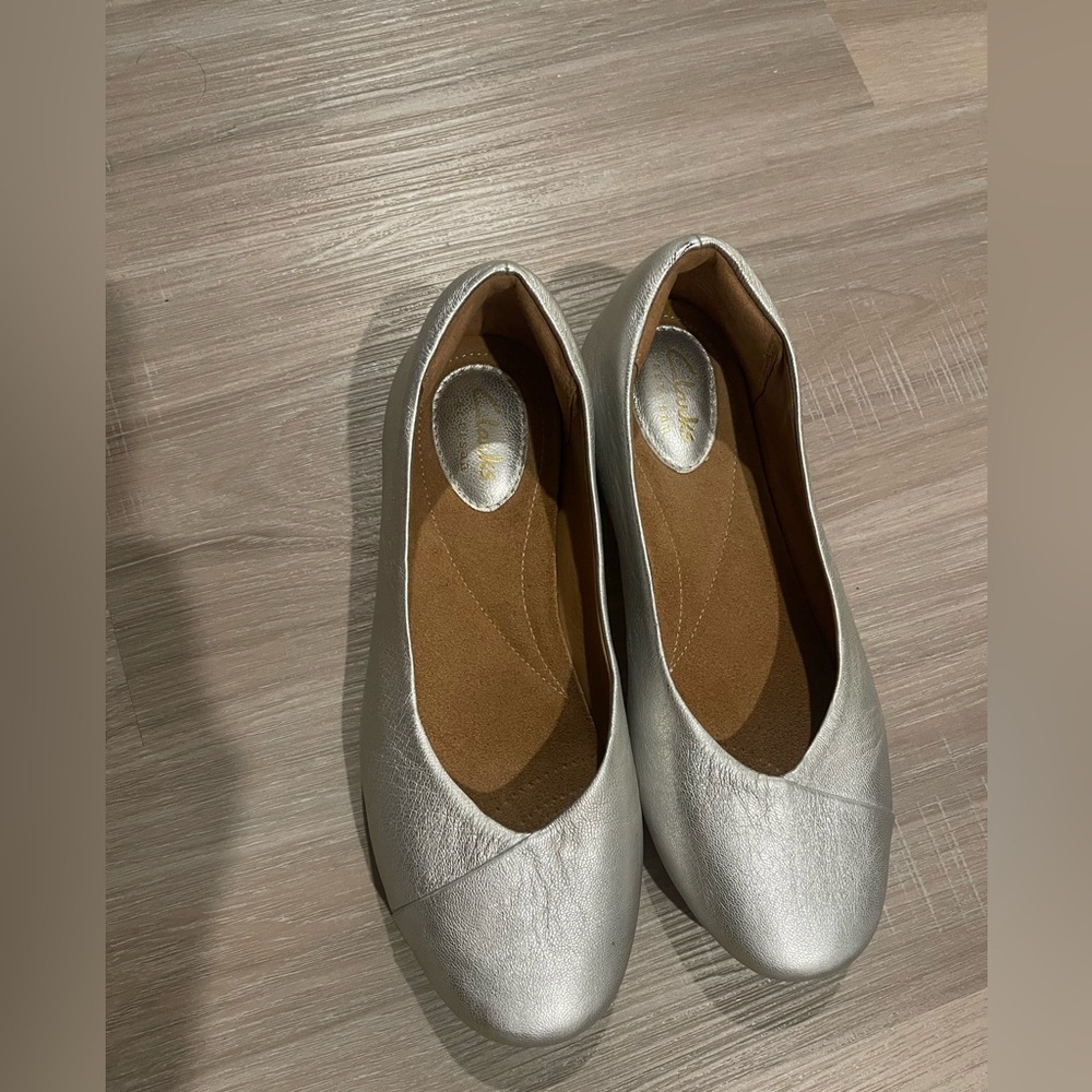 Clarks artisna silver shoes size 7m